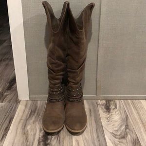 Boots that have never been worn just was not the right size